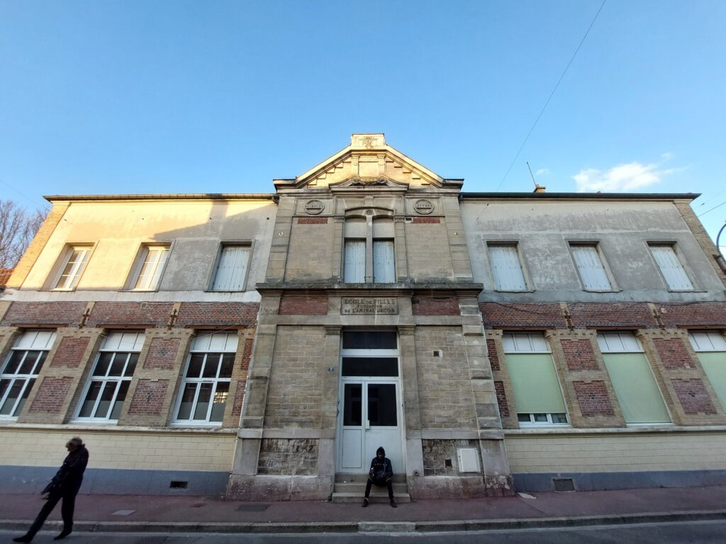 Photographie des anciennes écoles Jacob à Livry-Gargan, construite à la fin du XIXe siècle, témoignage de l’histoire scolaire de la commune.