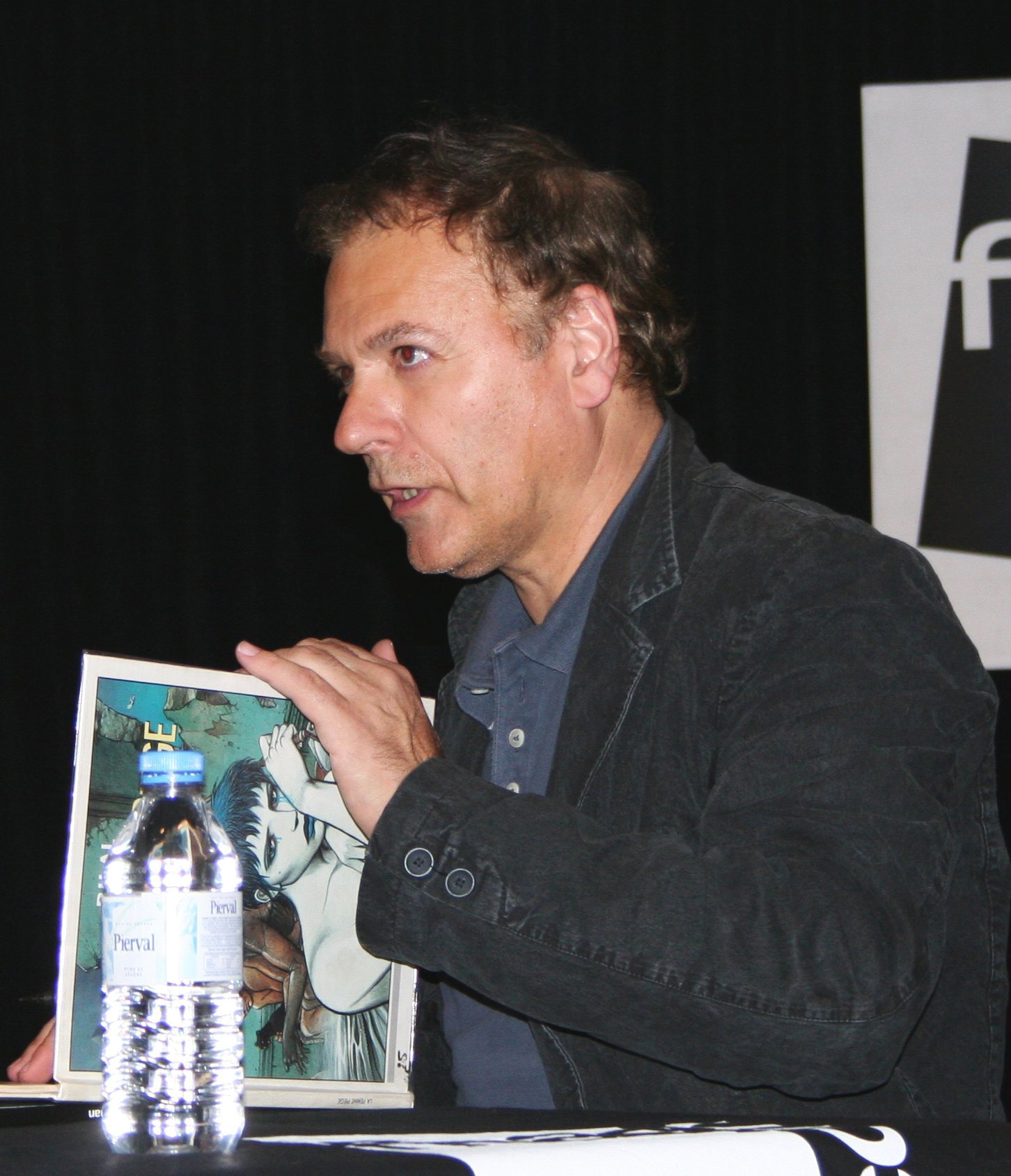 Portrait d'Enki Bilal lors d'une rencontre organisée par la Fnac pour la sortie de l'album Rendez-vous à Paris, le 3 mai 2006.