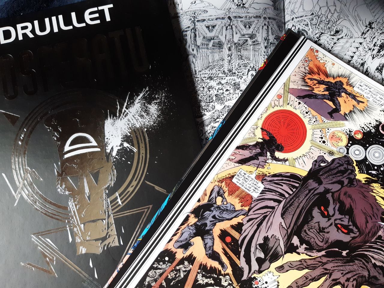 Ouvrages illustrés de Philippe Druillet montrant Nosferatu, Les Six Voyages de Lone Sloane et le catalogue Espace futur, photographiés en 2025.